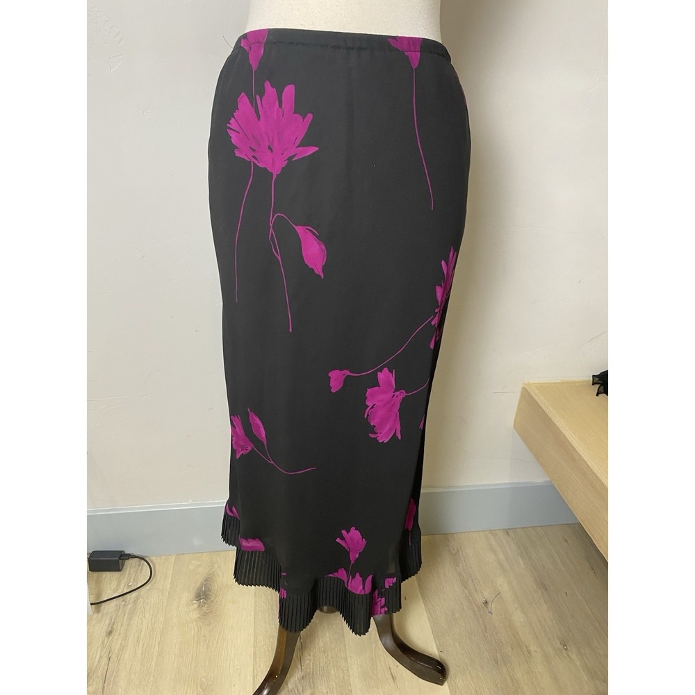 VTG 90's Black Pencil Skirt with Magenta Floral Pattern. Size 10 EUC Lined